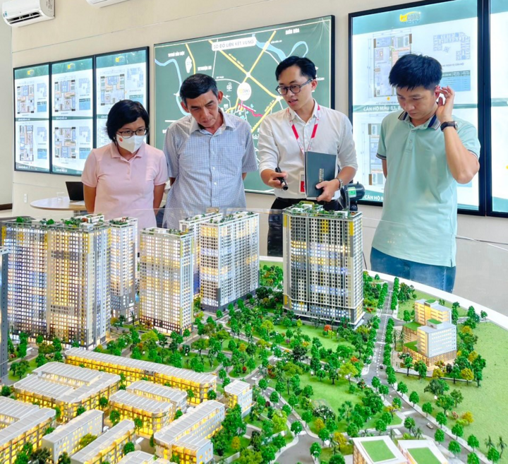 Lãi suất vay ngân hàng tăng cao đè nặng người mua nhà tại TP . HCM năm 2026 - Ảnh 3. Lãi suất vay ngân hàng tăng cao đè nặng người mua nhà tại TP . HCM năm 2026 - Ảnh 3.