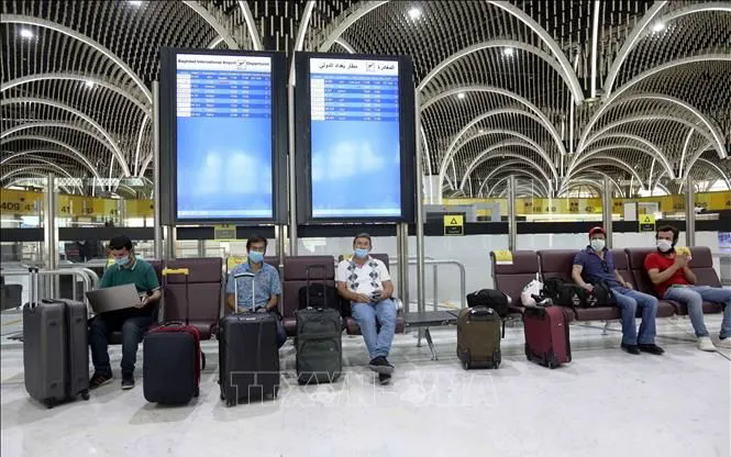 Giá vé máy bay chặng Á - Âu tăng vọt do xung đột Trung Đông 2026 - Ảnh 1.