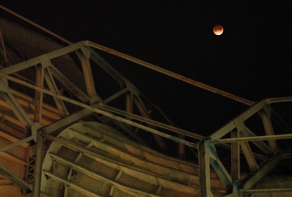 Nguyệt thực 3-3: Chùm ảnh trăng máu rực đỏ từ khắp thế giới - Ảnh 6.