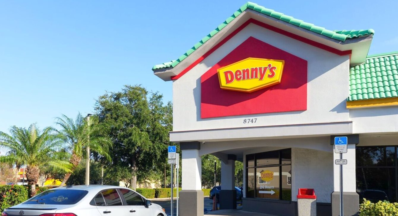 Denny ’ s bán mình với giá 620 triệu USD và đóng 150 cơ sở vì khó khăn kinh doanh - Ảnh 2. Denny ’ s bán mình với giá 620 triệu USD và đóng 150 cơ sở vì khó khăn kinh doanh - Ảnh 2.