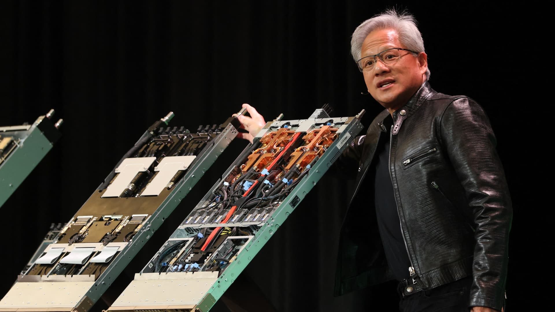 Tuyên bố gây sốc của CEO Nvidia Jensen Huang về đầu tư 30 tỷ USD vào OpenAI - Ảnh 2.