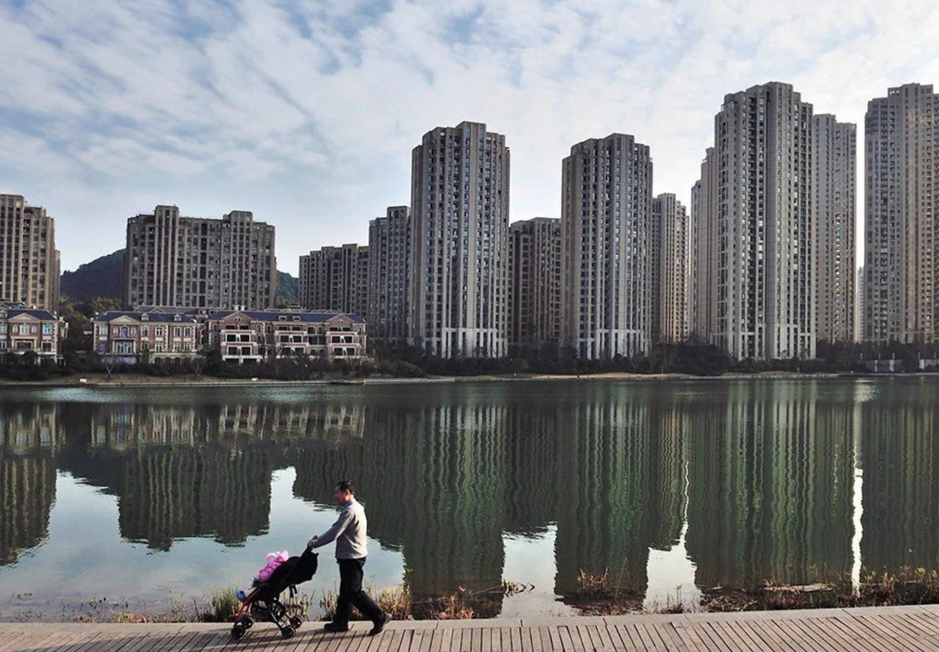 Khủng hoảng bất động sản Trung Quốc 2023: 2 . 500 Tỷ USD mắc kẹt trong 20 triệu căn hộ chưa hoàn thiện - Ảnh 3.