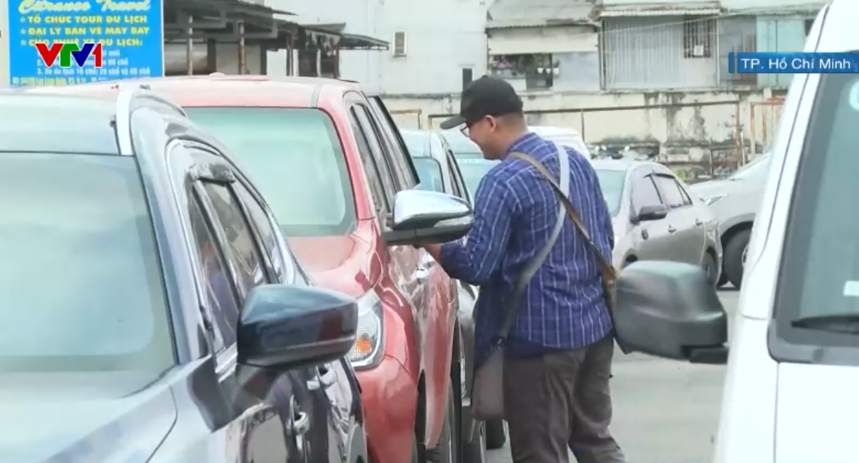 Ô tô xếp hàng dài chờ đăng kiểm ở TP Hồ Chí Minh- Ảnh 1.