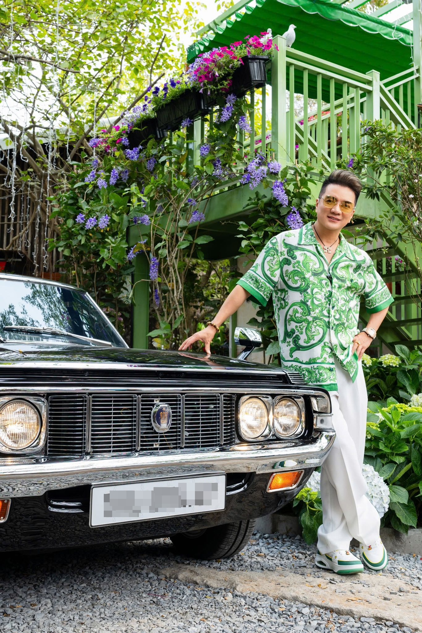 Quán cafe của Đàm Vĩnh Hưng mở cửa trở lại sau 5 ngày đóng cửa , khách đến đông đúc - Ảnh 6.