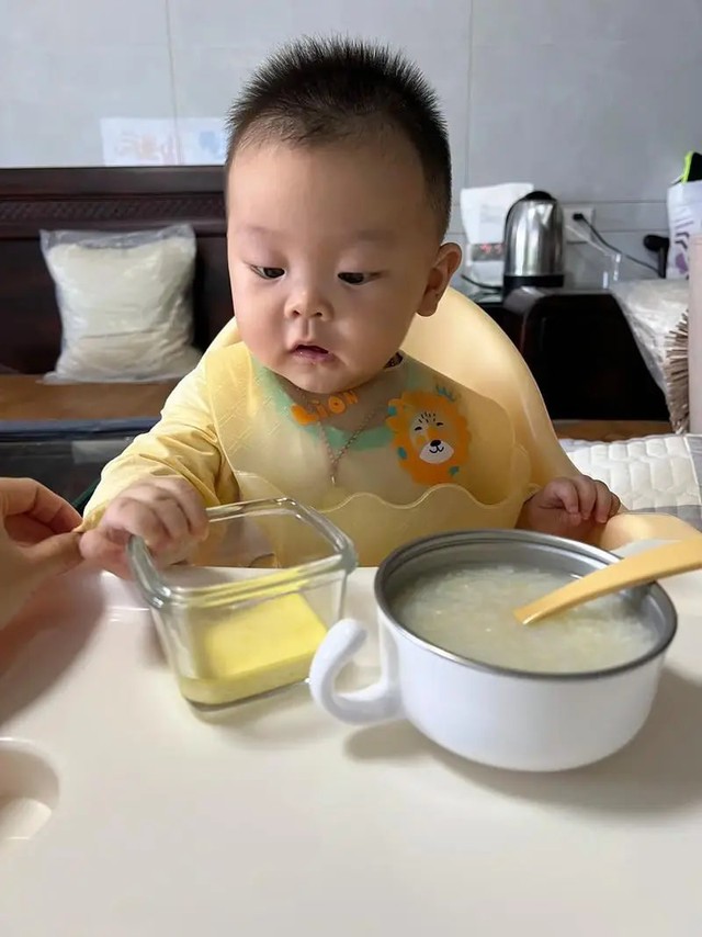 Bác sĩ nhi khoa cảnh báo 5 thực phẩm không nên cho trẻ ăn dặm năm 2026 - Ảnh 2.