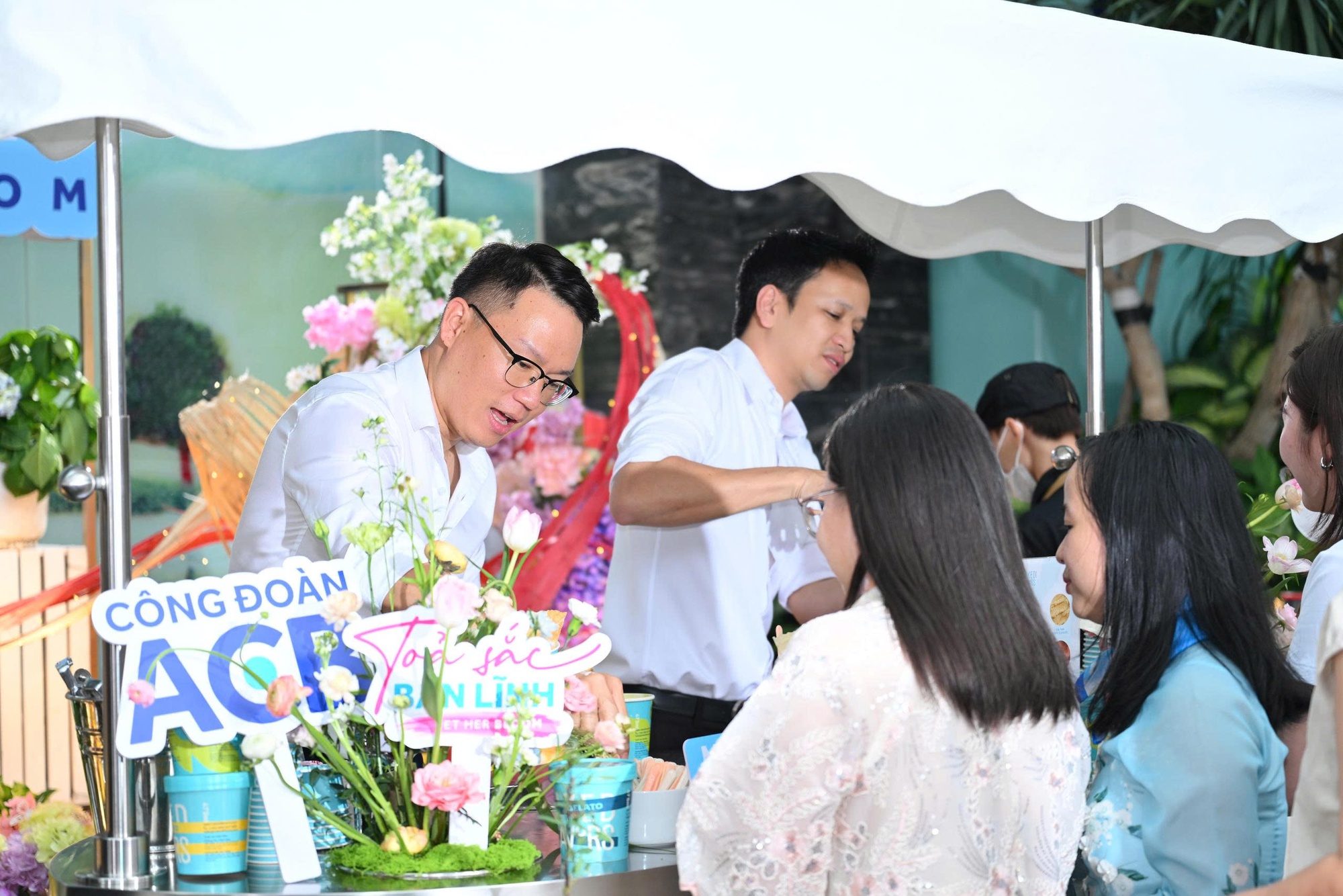 Khoảnh khắc ấm áp: 8 