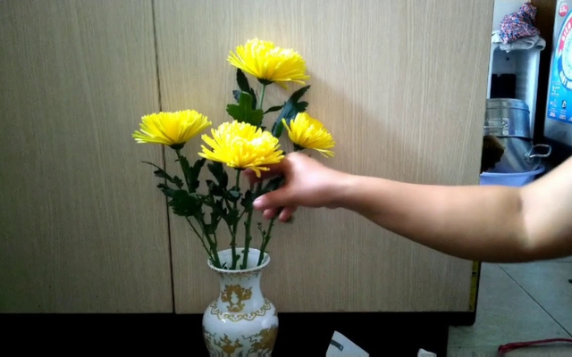 Cảnh báo cho gia đình cắm hoa cúc trên bàn thờ ngày Rằm , mùng 1 năm 2026 - Ảnh 3.