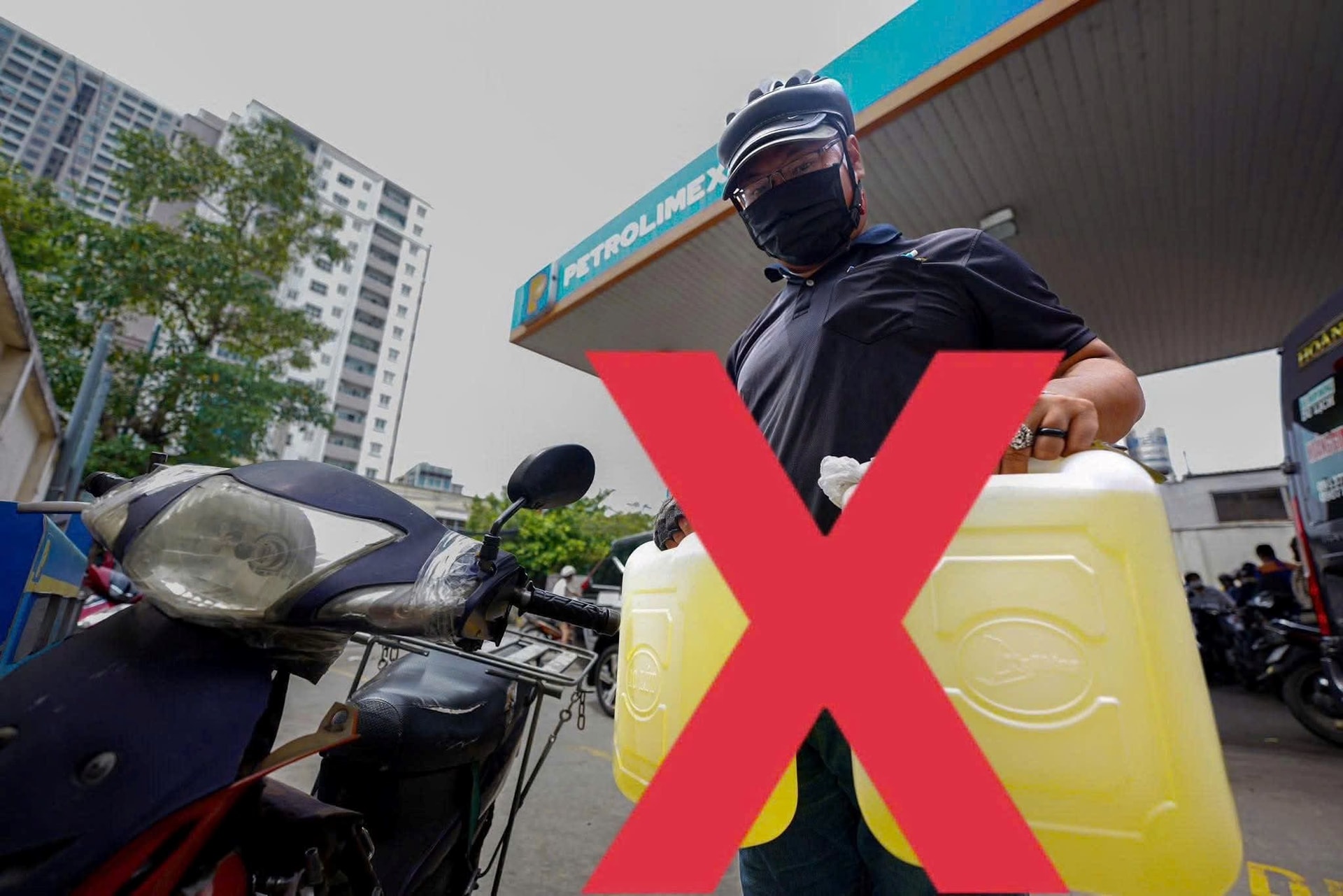 Khuyến cáo Công an TP . HCM về nguy cơ cháy nổ Khi tích trữ xăng dầu trong nhà - Ảnh 2.