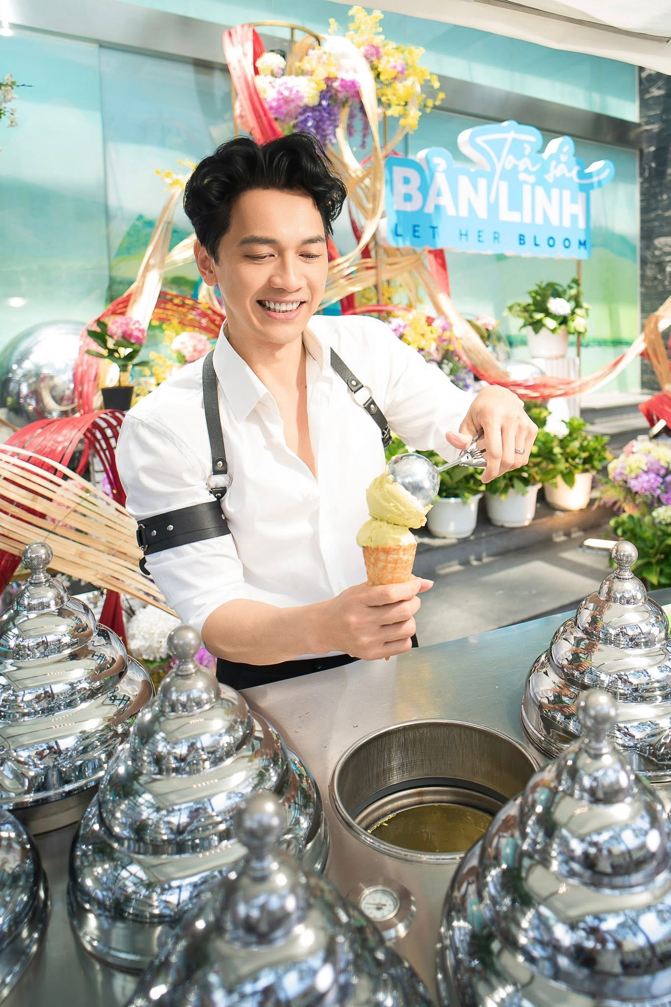 Chủ tịch ACB gây sốt mạng xã hội với clip tặng kem cho nhân viên nữ dịp 8-3 - Ảnh 4.