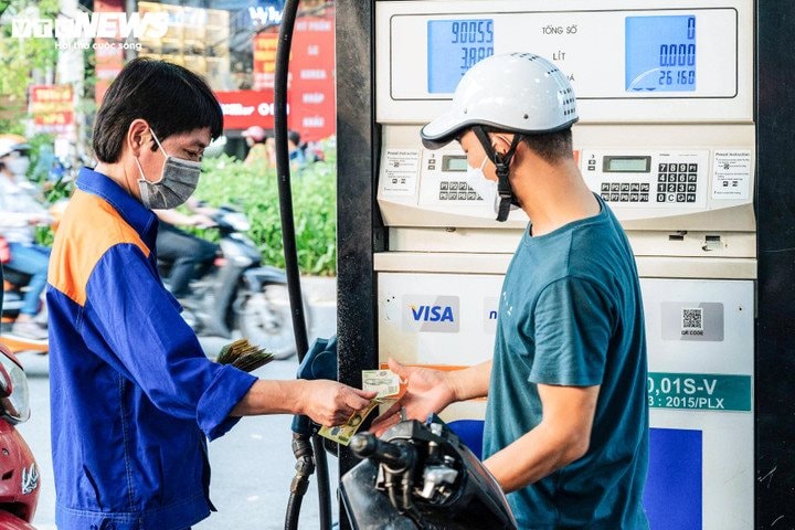 Khuyến cáo Công an TP . HCM về nguy cơ cháy nổ Khi tích trữ xăng dầu trong nhà - Ảnh 1.