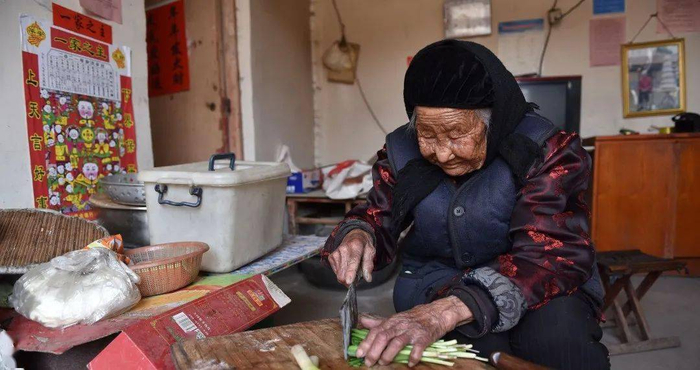 Thực đơn trường thọ của người sống đến 100 tuổi có gì lạ? Nghiên cứu cho thấy 4 chế độ ăn này có thể tăng đáng kể khả năng sống thọ- Ảnh 1.