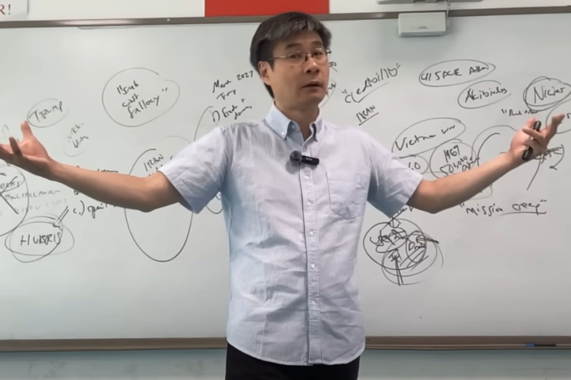 Dự đoán gây sốc của Giáo sư Jiang Xueqin về ông Trump và xung đột Mỹ - Iran - Ảnh 2. Dự đoán gây sốc của Giáo sư Jiang Xueqin về ông Trump và xung đột Mỹ - Iran - Ảnh 2.