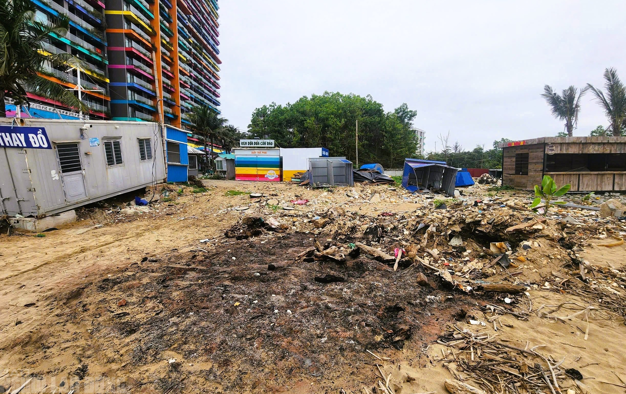 Bãi biển Hải Tiến thanh hóa ngổn ngang sau bão , nguy cơ lỡ hẹn mùa du lịch hè 2026 - Ảnh 15.