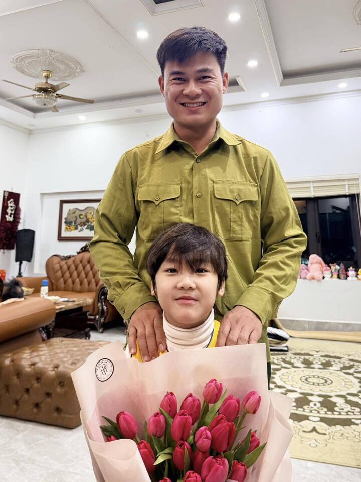 Đại úy Thăng Văn Cương tiết lộ tính cách Hòa Minzy ở nhà đầy thú vị và hài hước - Ảnh 2. Đại úy Thăng Văn Cương tiết lộ tính cách Hòa Minzy ở nhà đầy thú vị và hài hước - Ảnh 2.