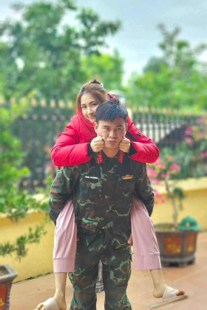 Đại úy Thăng Văn Cương tiết lộ tính cách Hòa Minzy ở nhà đầy thú vị và hài hước - Ảnh 1. Đại úy Thăng Văn Cương tiết lộ tính cách Hòa Minzy ở nhà đầy thú vị và hài hước - Ảnh 1.