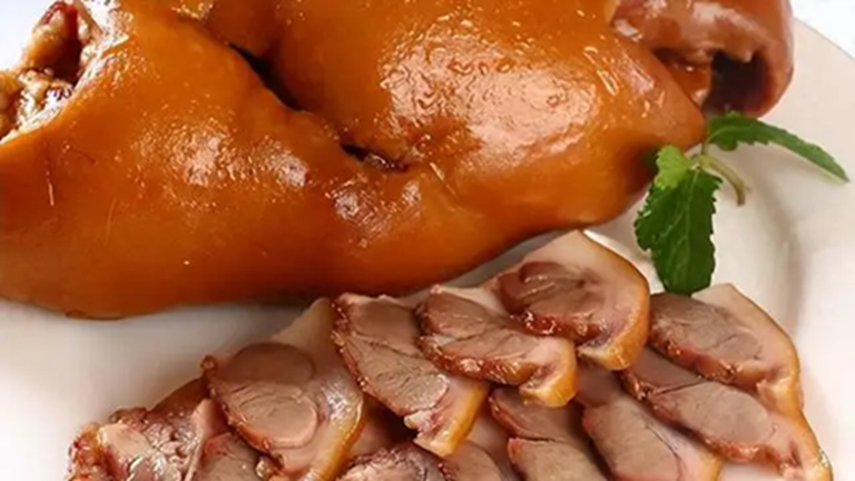 Thịt lợn và sức khỏe: Bí quyết ăn uống từ thịt thủ được bác sĩ khuyên dùng - Ảnh 2.