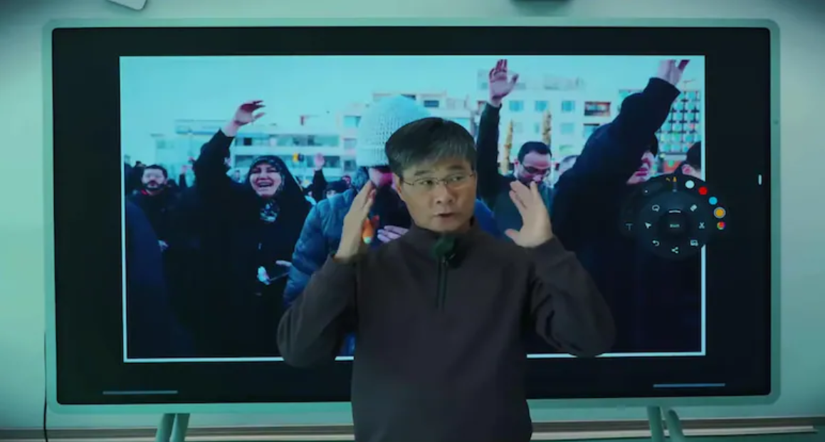 Dự đoán gây sốc của Giáo sư Jiang Xueqin về ông Trump và xung đột Mỹ - Iran - Ảnh 1. Dự đoán gây sốc của Giáo sư Jiang Xueqin về ông Trump và xung đột Mỹ - Iran - Ảnh 1.