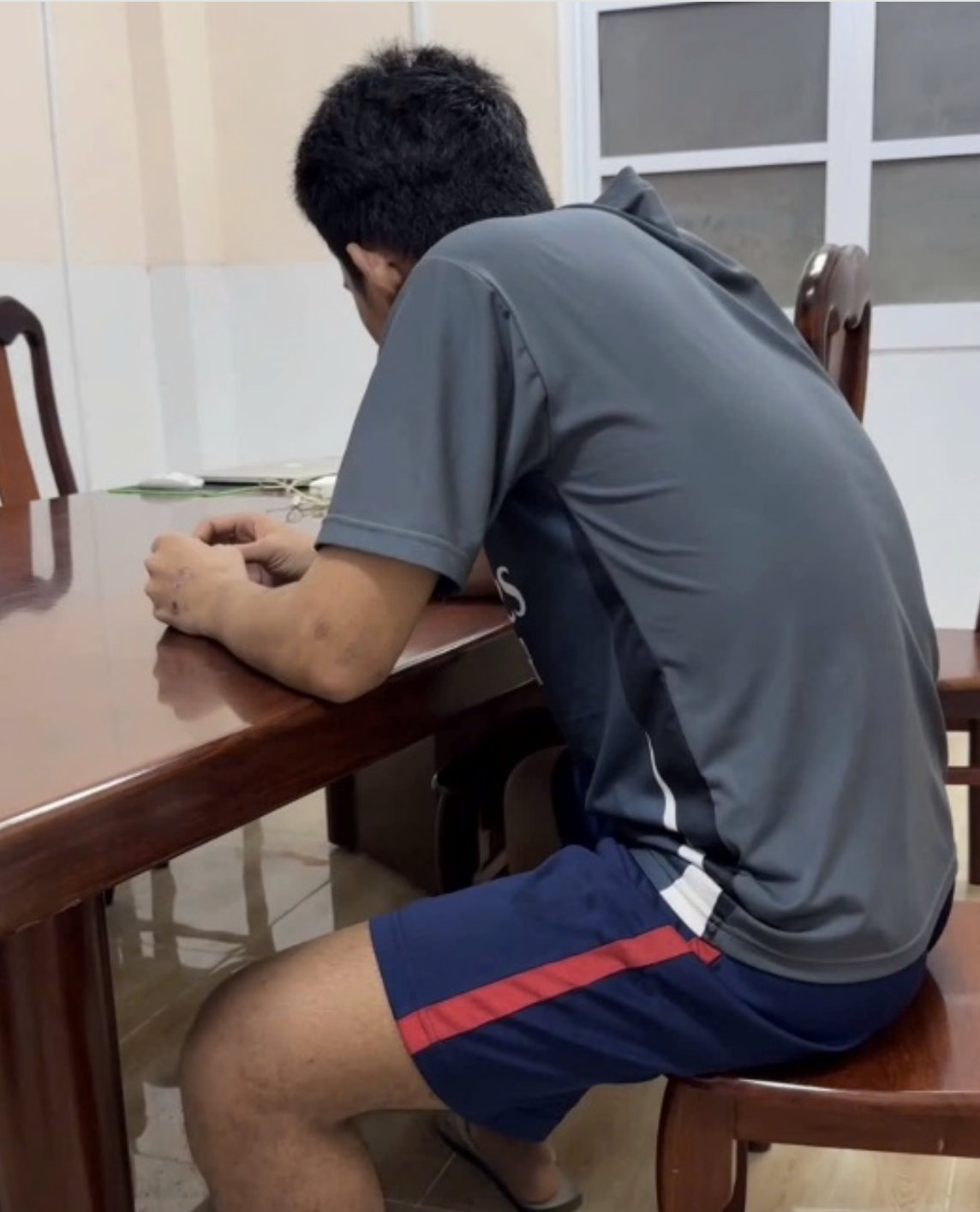 Cảnh báo lừa đảo Campuchia: Trở về từ cạm bẫy lừa đảo trực tuyến ở Cần Thơ - Ảnh 1. Cảnh báo lừa đảo Campuchia: Trở về từ cạm bẫy lừa đảo trực tuyến ở Cần Thơ - Ảnh 1.