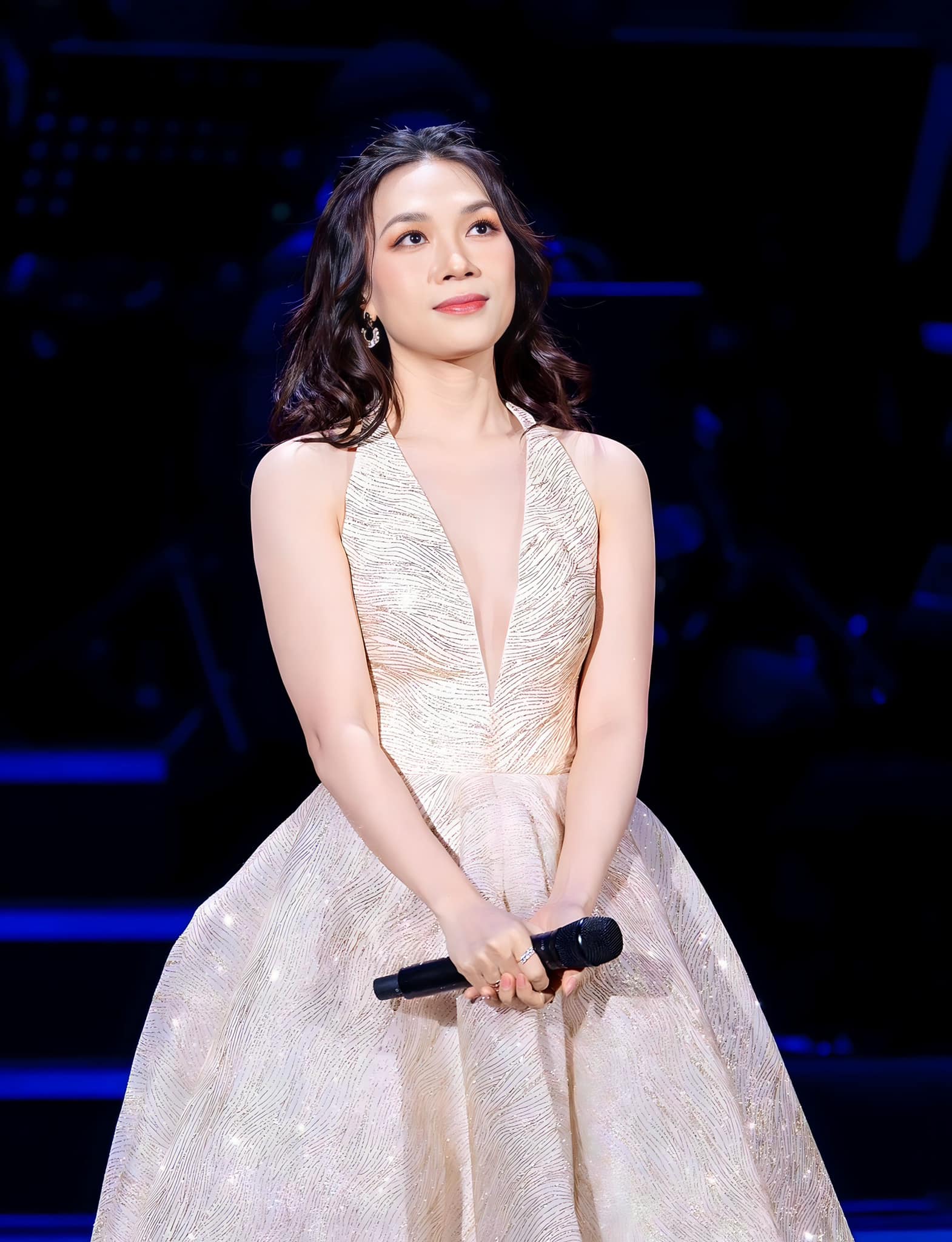 Mỹ Tâm: Nữ thủ khoa Nhạc viện và bí quyết trẻ đẹp ở tuổi 45 - Ảnh 2. Mỹ Tâm: Nữ thủ khoa Nhạc viện và bí quyết trẻ đẹp ở tuổi 45 - Ảnh 2.