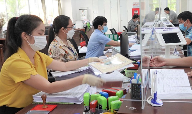 Cán bộ công chức sẽ bị thu hồi tiền nghỉ hưu nếu tinh giản biên chế không đúng quy định - Ảnh 1.