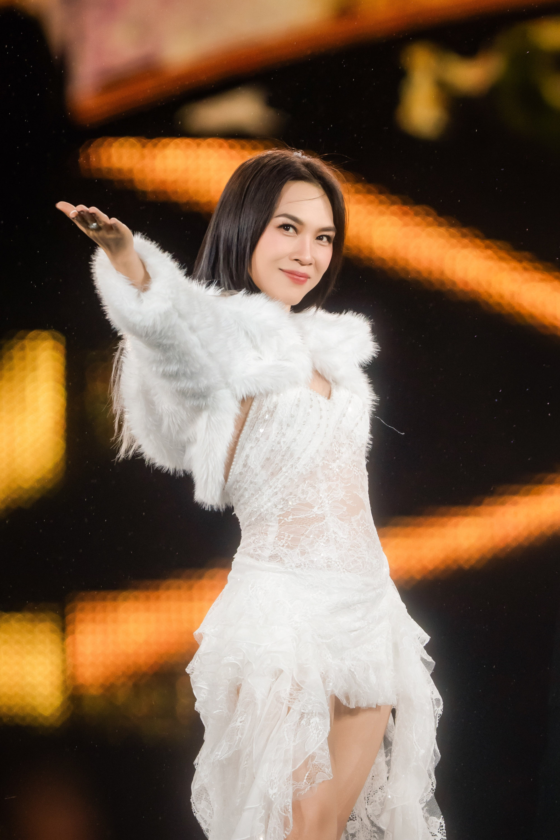 Mỹ Tâm: Nữ thủ khoa Nhạc viện và bí quyết trẻ đẹp ở tuổi 45 - Ảnh 4. Mỹ Tâm: Nữ thủ khoa Nhạc viện và bí quyết trẻ đẹp ở tuổi 45 - Ảnh 4.