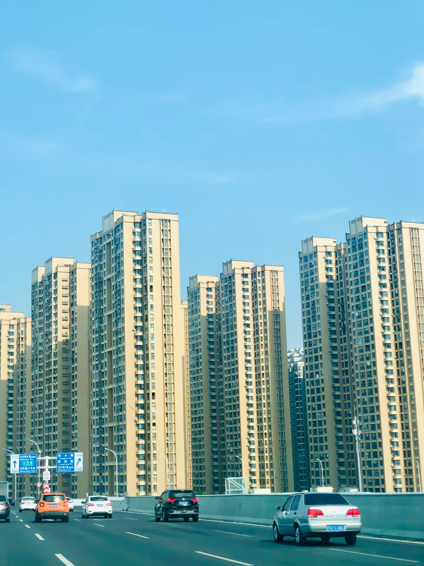 Ba năm sống ở tầng 33 khiến tôi phải bán nhà, chuyển xuống tầng 3 khu nhà tập thể mới thấy cuộc sống dễ chịu hơn- Ảnh 1.