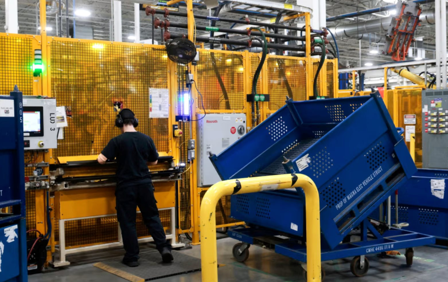 Ngành xe điện 2026: Đầu tư 20 tỷ USD bốc hơi , nhà máy linh kiện bỏ hoang - Ảnh 3. Ngành xe điện 2026: Đầu tư 20 tỷ USD bốc hơi , nhà máy linh kiện bỏ hoang - Ảnh 3.