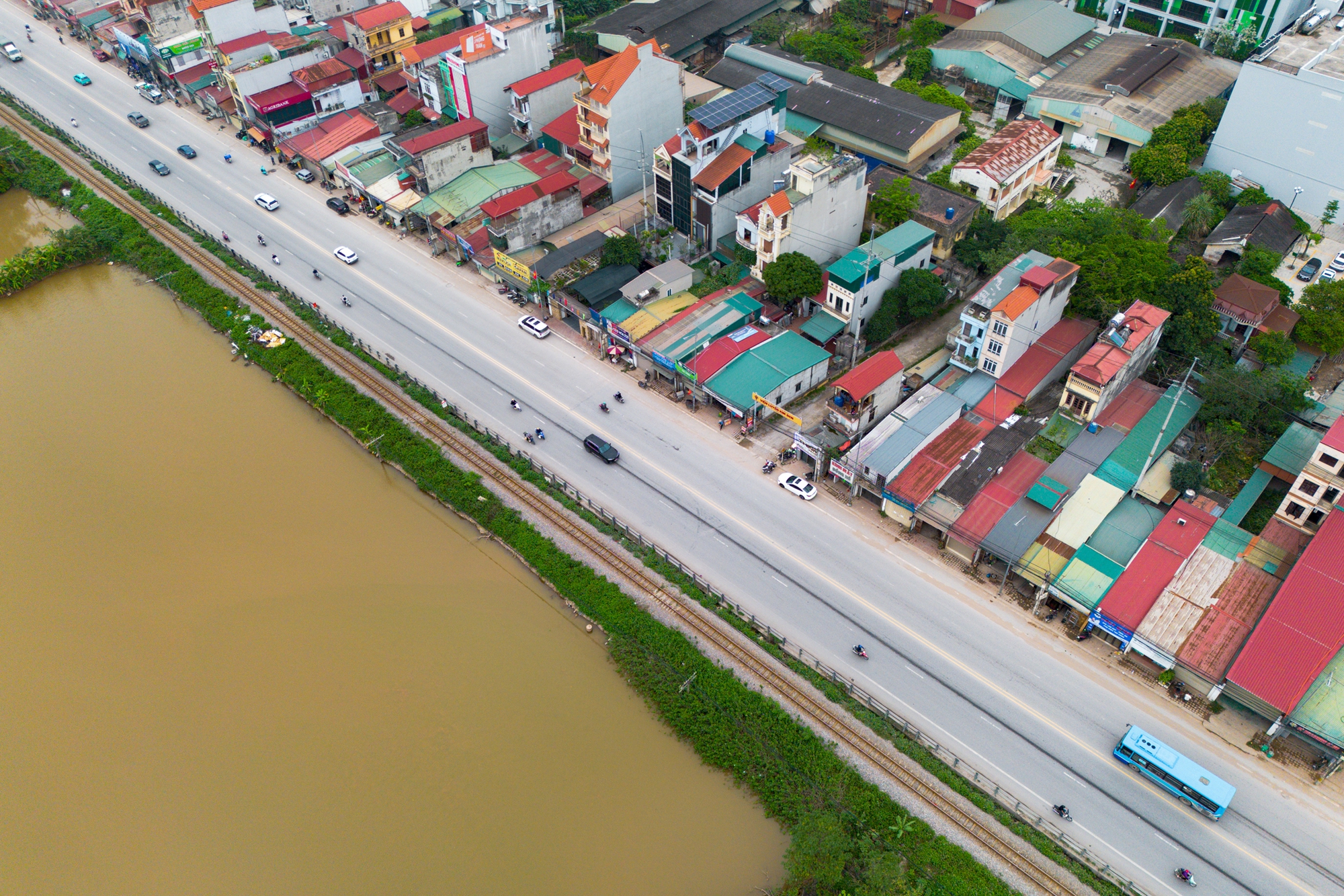 Toàn cảnh mạng lưới giao thông hàng trăm nghìn tỷ kết nối đại đô thị lớn nhất cả nước: Đường 90 m, cao tốc 12 làn xe, ga rộng nhất của tuyến đường sắt 67 tỷ USD - Ảnh 3.
