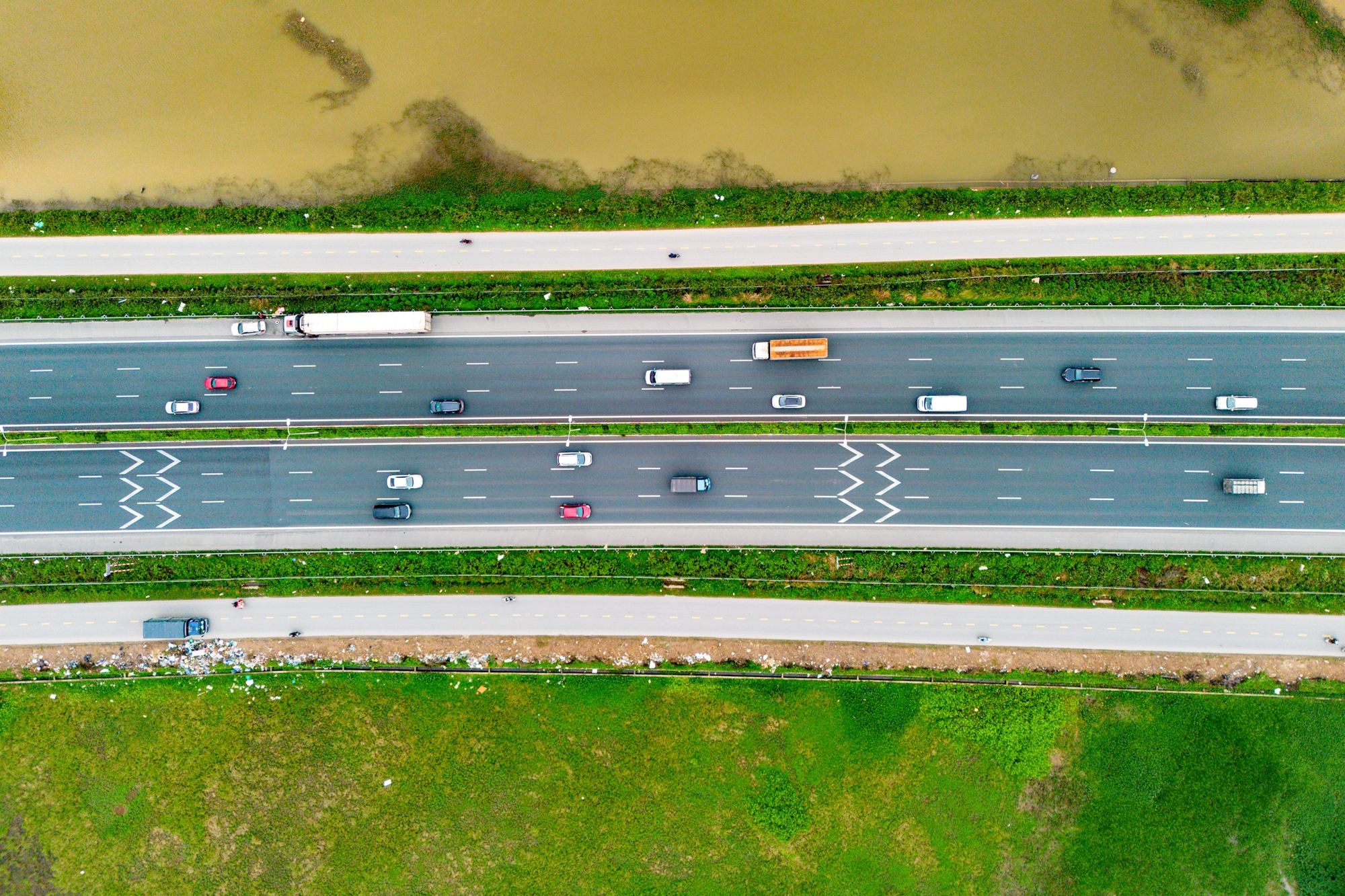 Toàn cảnh mạng lưới giao thông hàng trăm nghìn tỷ kết nối đại đô thị lớn nhất cả nước: Đường 90 m, cao tốc 12 làn xe, ga rộng nhất của tuyến đường sắt 67 tỷ USD - Ảnh 6.