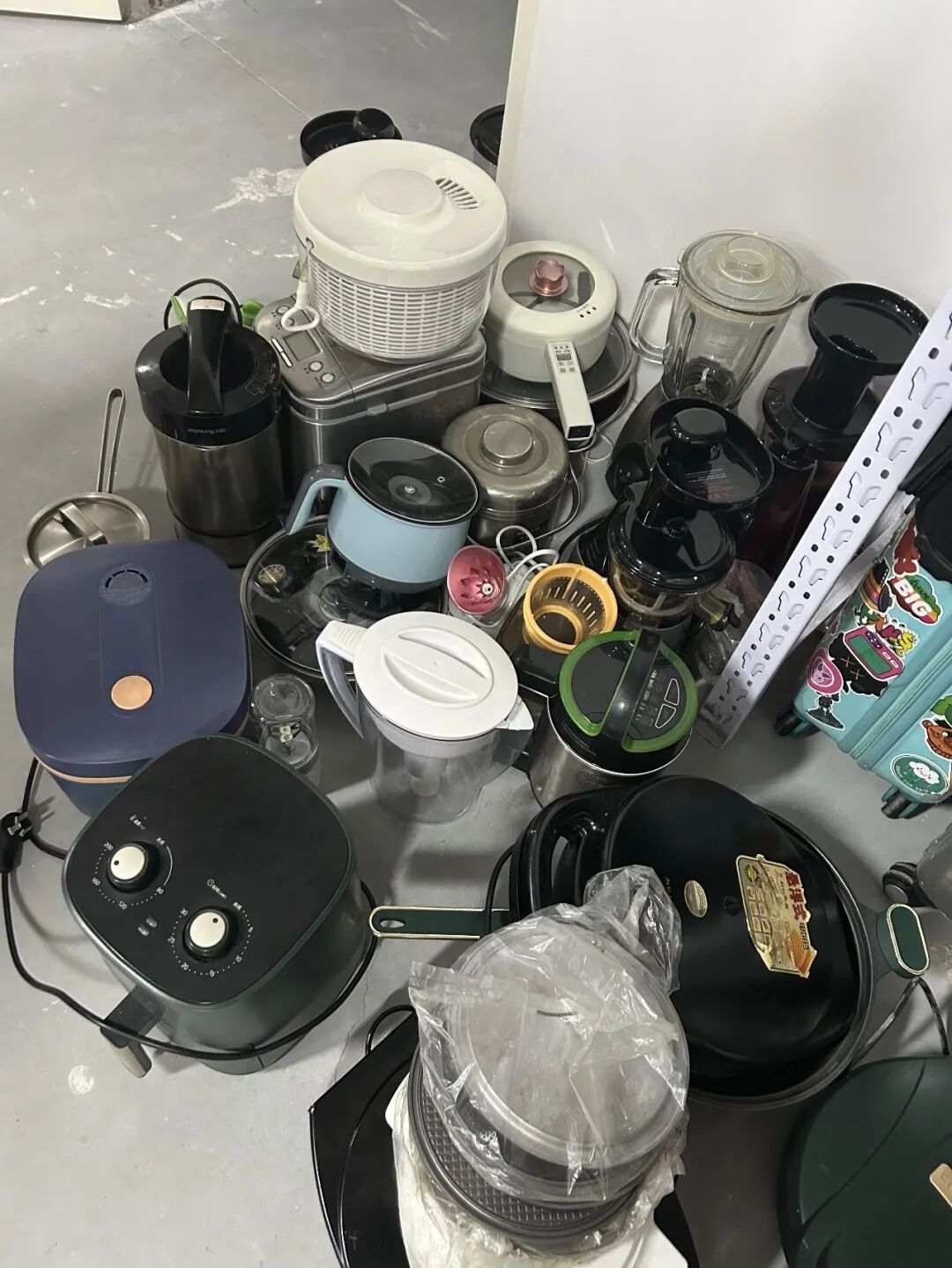 Tuổi 35 bắt đầu sống tối giản, cô ấy ngừng mua 8 món này: Nhìn lại mới thấy từng tốn quá nhiều tiền- Ảnh 1. Tuổi 35 bắt đầu sống tối giản, cô ấy ngừng mua 8 món này: Nhìn lại mới thấy từng tốn quá nhiều tiền- Ảnh 1.