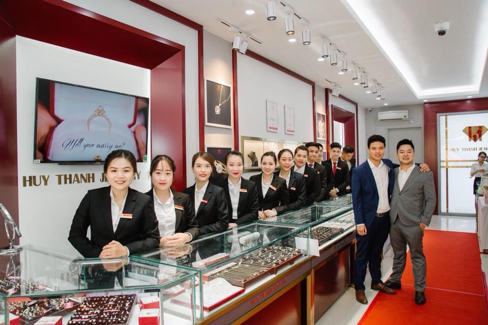 CEO 9x Huy Thanh chia sẻ bí quyết quản trị nhân sự hiệu quả trong ngành trang sức 2026 - Ảnh 2. CEO 9x Huy Thanh chia sẻ bí quyết quản trị nhân sự hiệu quả trong ngành trang sức 2026 - Ảnh 2.