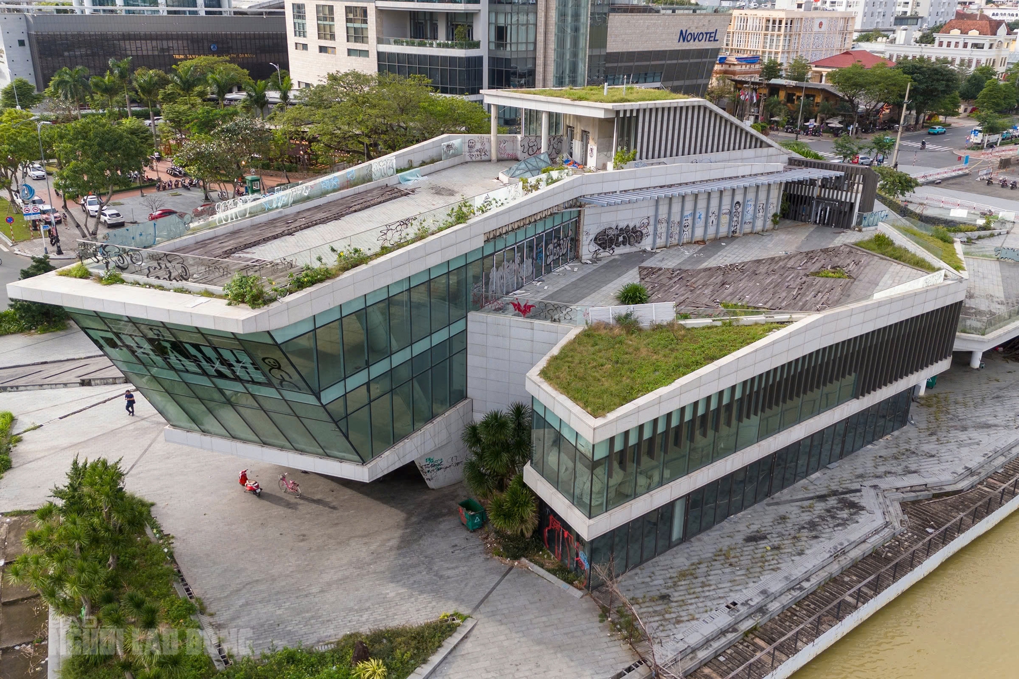 Cận cảnh bến du thuyền trăm tỉ bên sông Hàn - Ảnh 2.