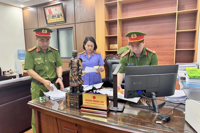 Hình ảnh khám xét, bắt giữ nguyên Phó Chủ tịch thành phố liên quan nhóm “xã hội đen” - Ảnh 4.