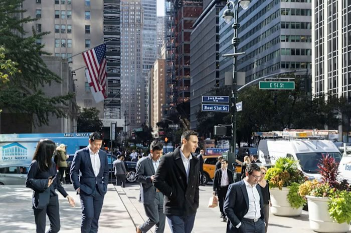 Niềm tin - Vũ khí bí mật giúp ngành tài chính và luật pháp vượt bão AI 2026 - Ảnh 3. Niềm tin - Vũ khí bí mật giúp ngành tài chính và luật pháp vượt bão AI 2026 - Ảnh 3.