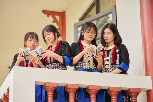 Hành trình Từ Trái Tim: Sách quý gieo tri thức, đánh thức khát vọng của người trẻ Lai Châu - Ảnh 10.