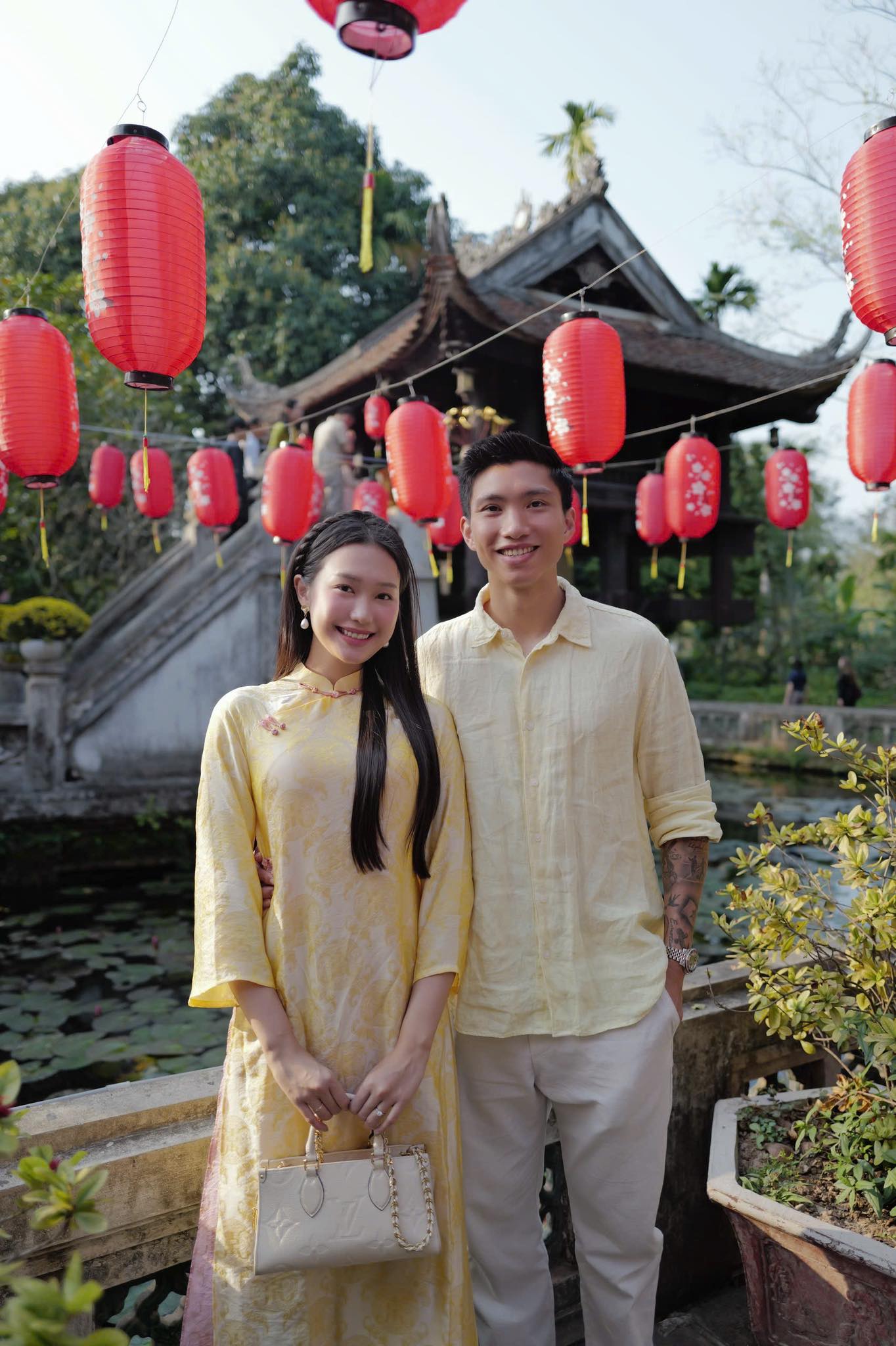 Đoàn Văn Hậu và hành trình tình yêu: Từ bóng đá đến hạnh phúc gia đình - Ảnh 7. Đoàn Văn Hậu và hành trình tình yêu: Từ bóng đá đến hạnh phúc gia đình - Ảnh 7.