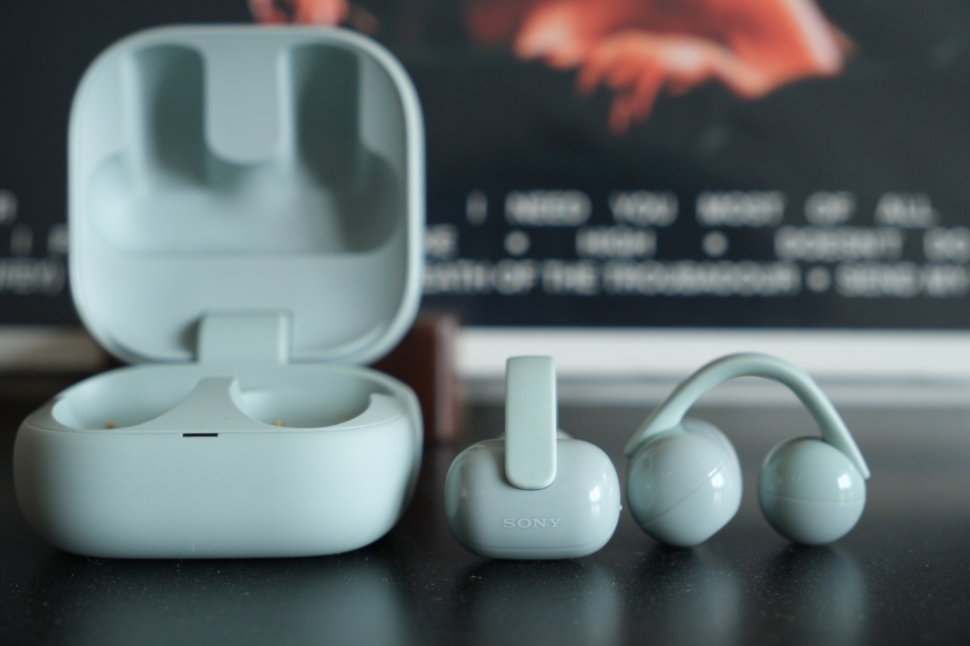 Sony Clip WF-LC900: Khi tai nghe không còn để “cách ly”, mà để kết nối với thế giới - Ảnh 4. Sony Clip WF-LC900: Khi tai nghe không còn để “cách ly”, mà để kết nối với thế giới - Ảnh 4.