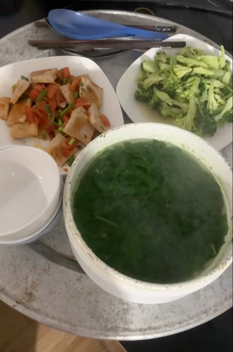 3 mẹ con sống ở Hà Nội: Chi tiêu 2 triệu tiền ăn mỗi tháng và cách một người mẹ đơn thân cân đối chi tiêu mỗi ngày - Ảnh 1.