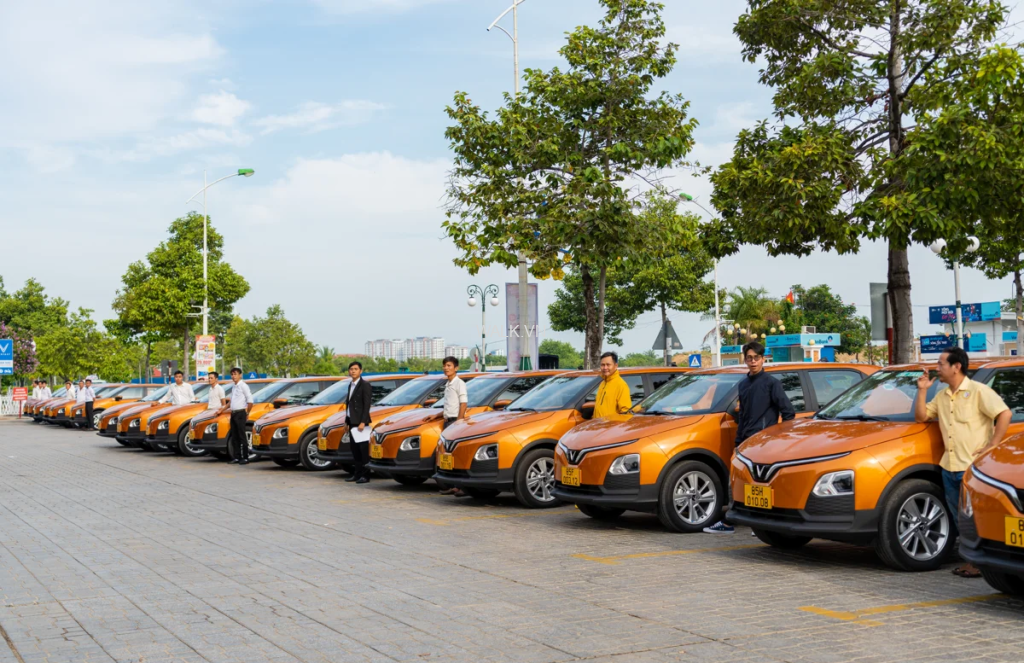 Thêm một hãng taxi chuyển đổi hoàn toàn sang xe điện - Ảnh 1.