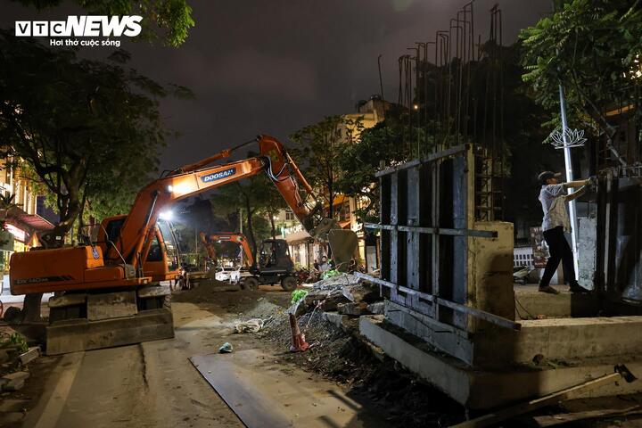 Công trình chống ngập Hà Nội khẩn trương thi công xuyên đêm trước mùa mưa 2026 - Ảnh 21. Công trình chống ngập Hà Nội khẩn trương thi công xuyên đêm trước mùa mưa 2026 - Ảnh 21.