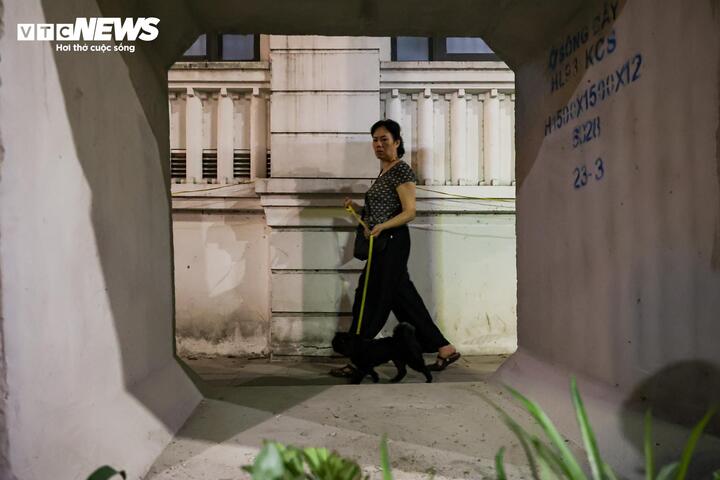 Công trình chống ngập Hà Nội khẩn trương thi công xuyên đêm trước mùa mưa 2026 - Ảnh 18. Công trình chống ngập Hà Nội khẩn trương thi công xuyên đêm trước mùa mưa 2026 - Ảnh 18.