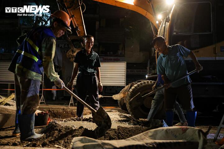 Công trình chống ngập Hà Nội khẩn trương thi công xuyên đêm trước mùa mưa 2026 - Ảnh 7. Công trình chống ngập Hà Nội khẩn trương thi công xuyên đêm trước mùa mưa 2026 - Ảnh 7.