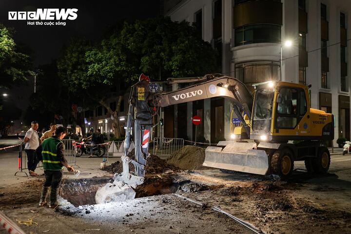 Công trình chống ngập Hà Nội khẩn trương thi công xuyên đêm trước mùa mưa 2026 - Ảnh 11. Công trình chống ngập Hà Nội khẩn trương thi công xuyên đêm trước mùa mưa 2026 - Ảnh 11.