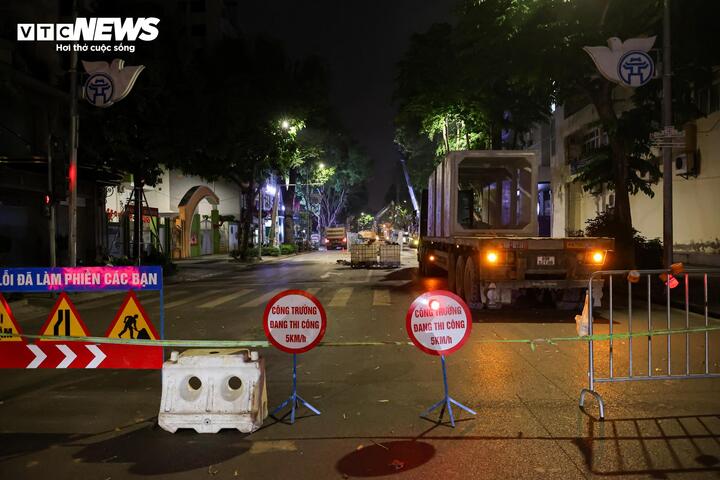 Công trình chống ngập Hà Nội khẩn trương thi công xuyên đêm trước mùa mưa 2026 - Ảnh 12. Công trình chống ngập Hà Nội khẩn trương thi công xuyên đêm trước mùa mưa 2026 - Ảnh 12.