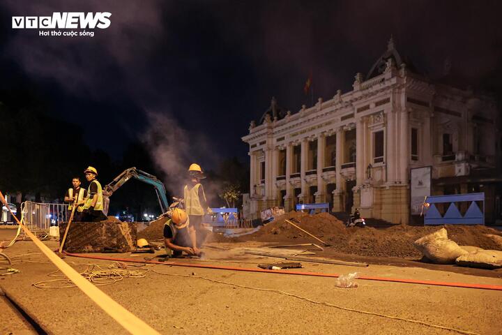 Công trình chống ngập Hà Nội khẩn trương thi công xuyên đêm trước mùa mưa 2026 - Ảnh 22. Công trình chống ngập Hà Nội khẩn trương thi công xuyên đêm trước mùa mưa 2026 - Ảnh 22.