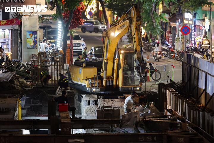 Công trình chống ngập Hà Nội khẩn trương thi công xuyên đêm trước mùa mưa 2026 - Ảnh 3. Công trình chống ngập Hà Nội khẩn trương thi công xuyên đêm trước mùa mưa 2026 - Ảnh 3.