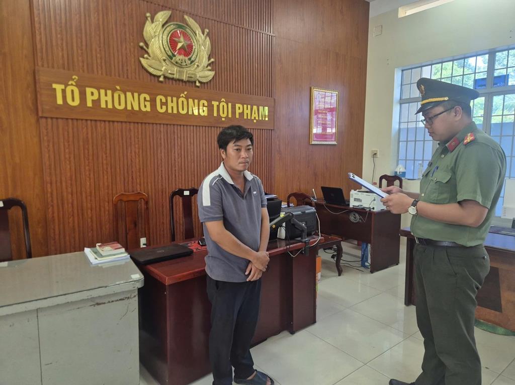 Bắt giám đốc công ty trốn thuế tiền tỉ - Ảnh 1.