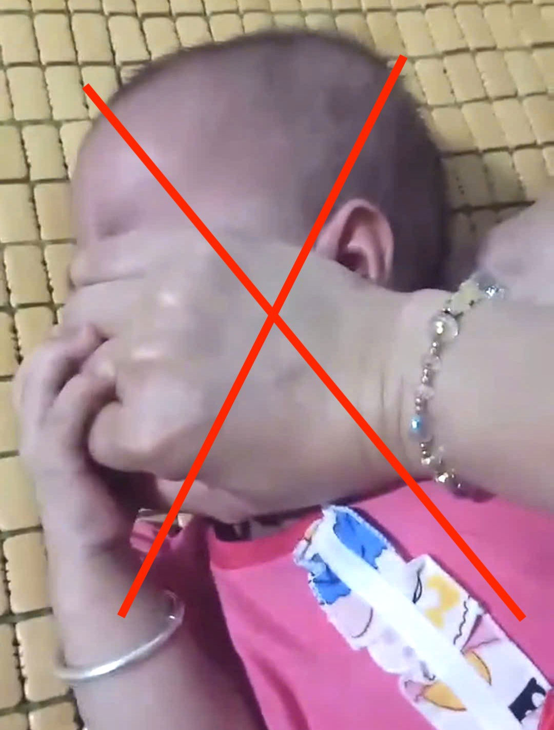 Người mẹ 33 tuổi gây phẫn nộ với hành vi bạo lực đối với con gái 8 tháng tuổi - Ảnh 1. Người mẹ 33 tuổi gây phẫn nộ với hành vi bạo lực đối với con gái 8 tháng tuổi - Ảnh 1.