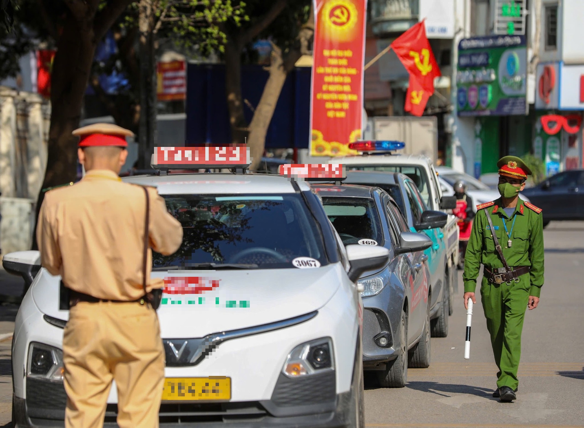 CSGT Hà Nội đồng loạt ra quân xử lý 1 lỗi vi phạm phổ biến, tất cả các tài xế chú ý - Ảnh 2.