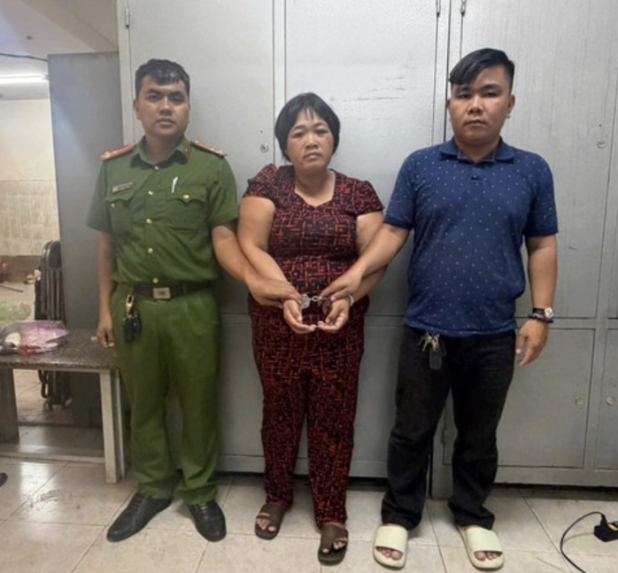 Công an TPHCM bắt kẻ lừa đảo lấy vé số của người già, tàn tật  - Ảnh 1.